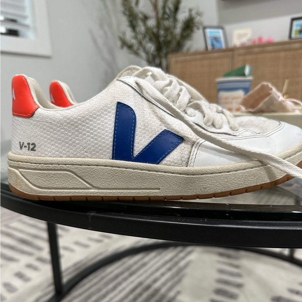Women’s US 7 Veja Sneakers.